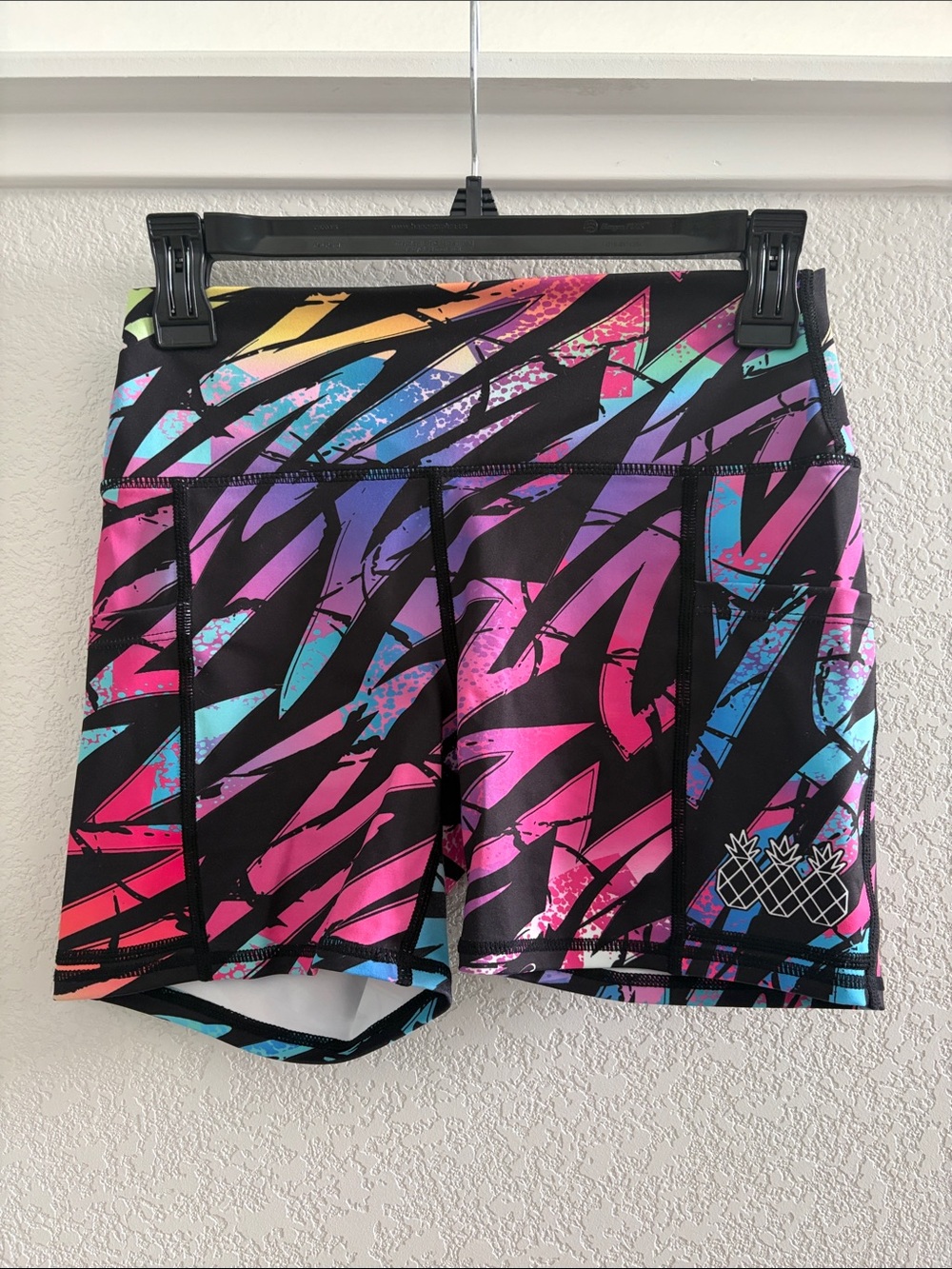 Tres Piñas OMG 5’ Shorts
